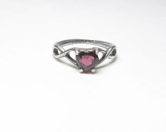 Anillo de promesa vintage de Shube's en plata de ley de 1,00 ct con granate rodolita y corazón rojo granate natural