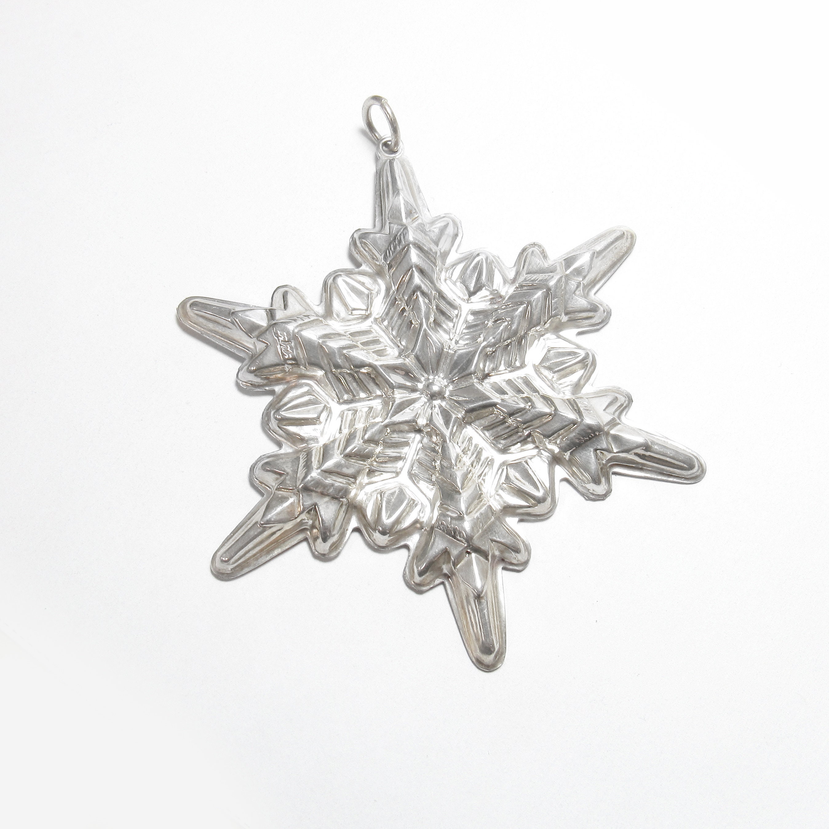 Lot 330: 34 Gorham Sterling Silver Snowflakes
