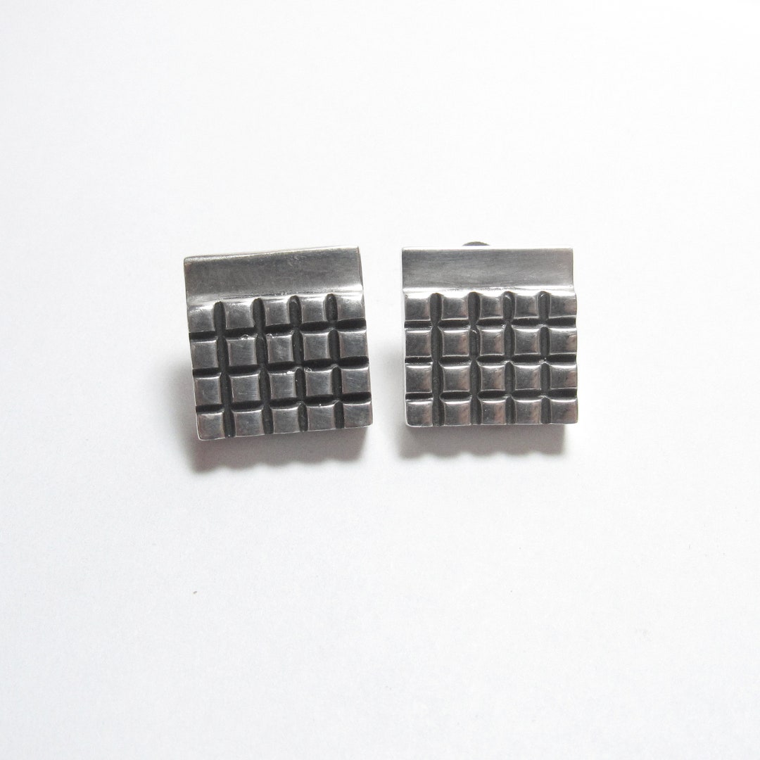 Checkered Wide Earring main image 1