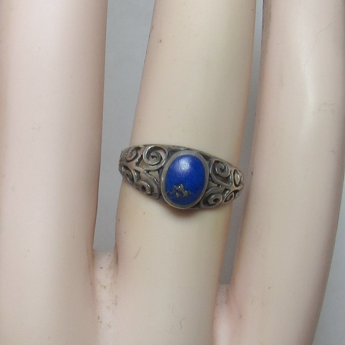 青色石のクラシックリング Southwestern Sterling Silver 0.50 Ct Natural Oval Blue Lapis