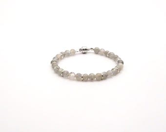 Labradorite Bracelet: Made with easy to open magnetic clasp and AAA grade beads