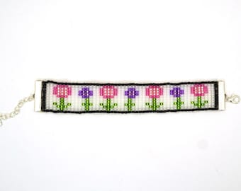 A Minecraft Inspired Allium Seed Bead Bracelet