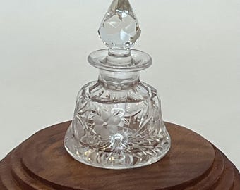 Frasco de perfume vintage Pairpoint de cristal tallado, fabricado en EE. UU., con diseño floral y aplicador brillante.