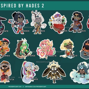 Può includere: Un set di 16 adesivi con vari personaggi del videogioco Hades 2. Gli adesivi sono colorati e presentano una varietà di personaggi, tra cui dei, dee e mostri. Gli adesivi sono perfetti per aggiungere un tocco di Hades 2 al tuo laptop, alla tua borraccia o ad altri oggetti.
