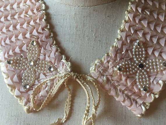 Adorable Ladies 1950s Vintage Pink Collar / Vinta… - image 1