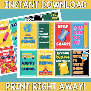 Può includere: Una raccolta di colorate schede stampabili con messaggi a tema scolastico come "Have a Bright Day!" e "Welcome Back School". Le schede presentano illustrazioni di un mappamondo, una matita e un autobus scolastico. Il testo in alto dice "DOWNLOAD IMMEDIATO" e in basso "STAMPA SUBITO!"