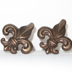 ハンドメイドのフルール・ド・リス メタルドレッサーノブ - 家具用金具