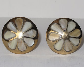 Perillas decorativas con incrustaciones de nácar - Herrajes de metal antiguos - El precio es por perilla