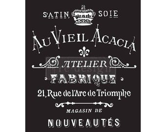 Op de afbeelding: Zwart-witte stencil met de tekst "Au Vieil Acacia Atelier Fabrique 21, Rue de l'Arc de Triomphe Magasin de Nouveautés" en een kroon boven de tekst.