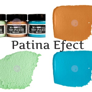 Könnte beinhalten: Vier kleine Gläser mit Patina-Effekt-Paste in den Farben Mintgrün, Messing, Blau und Kupfer. Die Gläser sind mit dem Text "Patina Effect Paste" und dem Farbnamen beschriftet.
