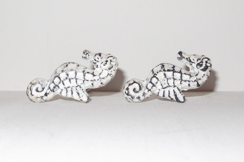 Seahorse Decorative Furniture Knobs Vintage Metal Whitewashed Pulls