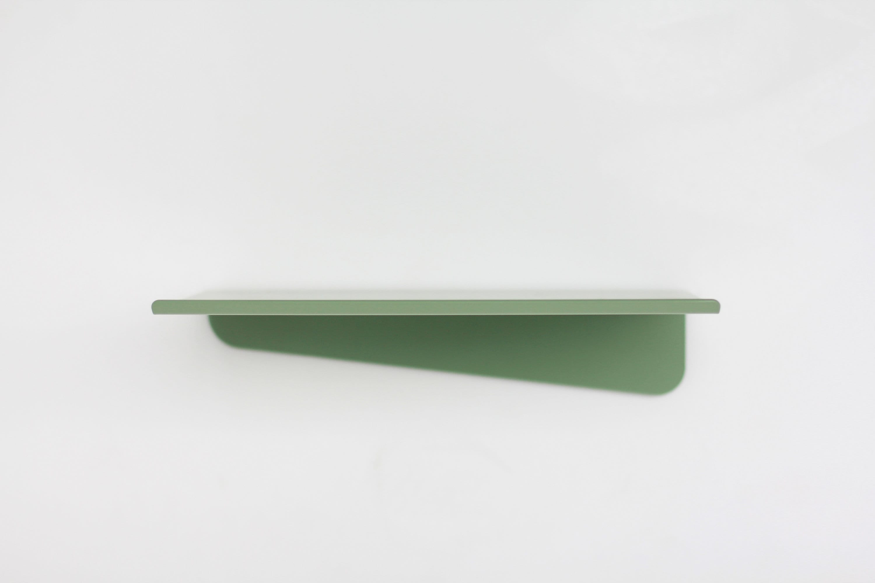 Sage green metal wall shelf, Modern floating shelf, Bent metal shelf, Pastel picture ledge with rim, Minimalistic plant shelf