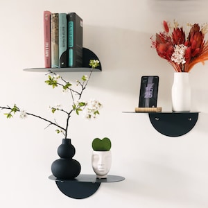 Grafit schwebende Wandregale 3er Set, Einzigartige kleine Metallregale, Moderne Wandregale, Gebogene abgerundete Nachttischregale