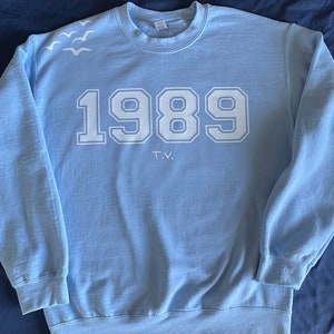 1989 TV cuello redondo azul claro