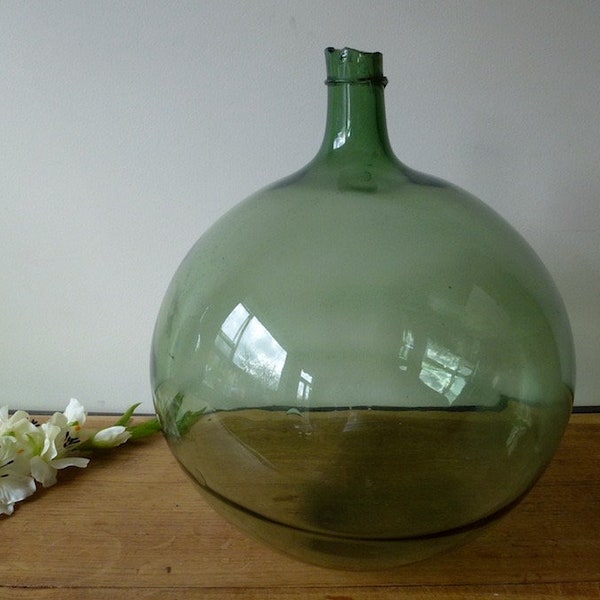 Antique French Dame Jeanne verre soufflé vert 10L- 12L vintage 1960s col sabré, onion form, antique demijohn rare form