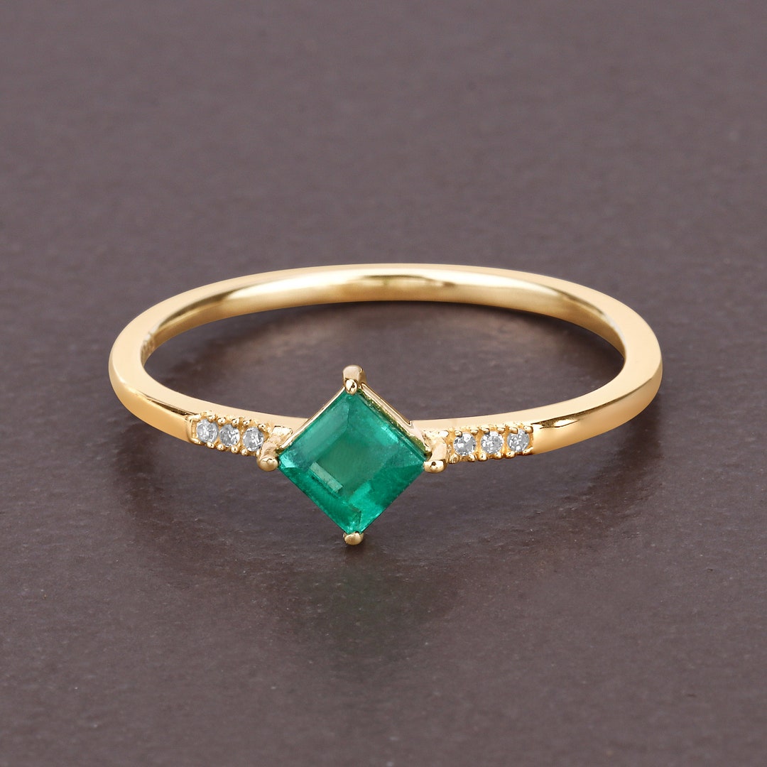 14k Yellow Gold Marquise Emerald and Round Diamond Solitaire Ring ...