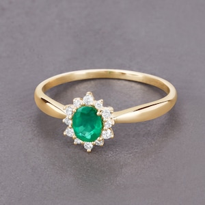 Emerald and Diamond Ring Halo Ring in 14k Gold, Natural Emerald Ring for Her, Yellow Gold Emerald Ring, Birthstone Ring, Minimalist Ring