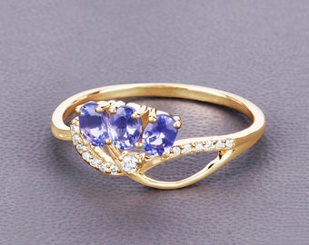 Tanzanite Ring, Solid 14k Yellow Gold Tanzanite Diamond 3-Stone Ring for Her, Deep Lavender Gemstone Gold Ring, Minimalist Ring, Dainty Ring