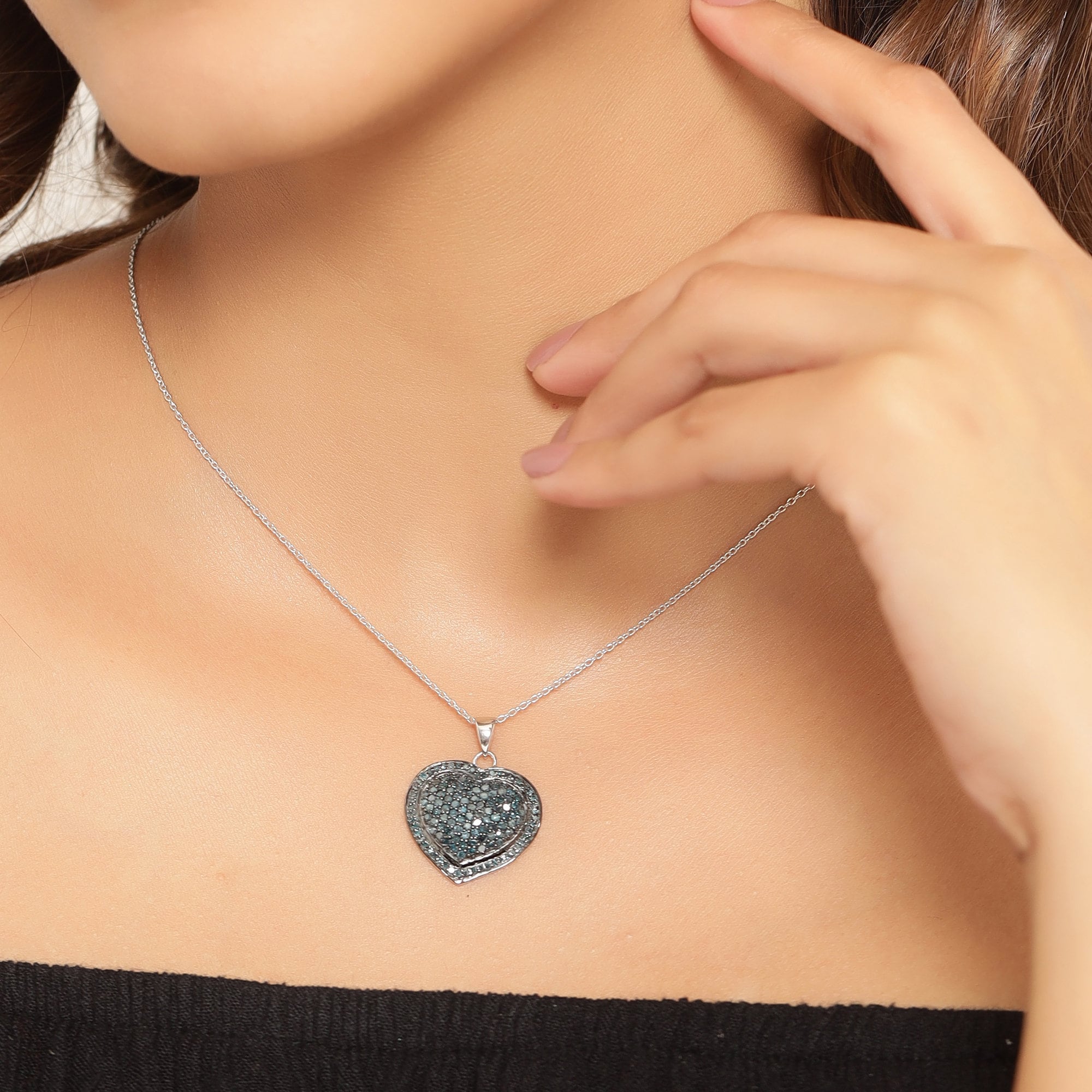 Blue diamond 2024 heart necklace