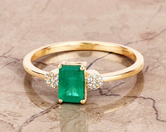 Emerald, Emerald Gold Ring, Emerald Yellow Gold Ring, 14K Solid Gold Ring, Green Ring, Green Emerald, Emerald Jewelry, Minimalist Ring