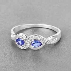 14k Gold Tanzanite and Diamond Ring, Genuine Tanzanite Diamond Minimalist Ring, Dainty 14k Gold Tanzanite  with Diamonds Ring, Promise Ring