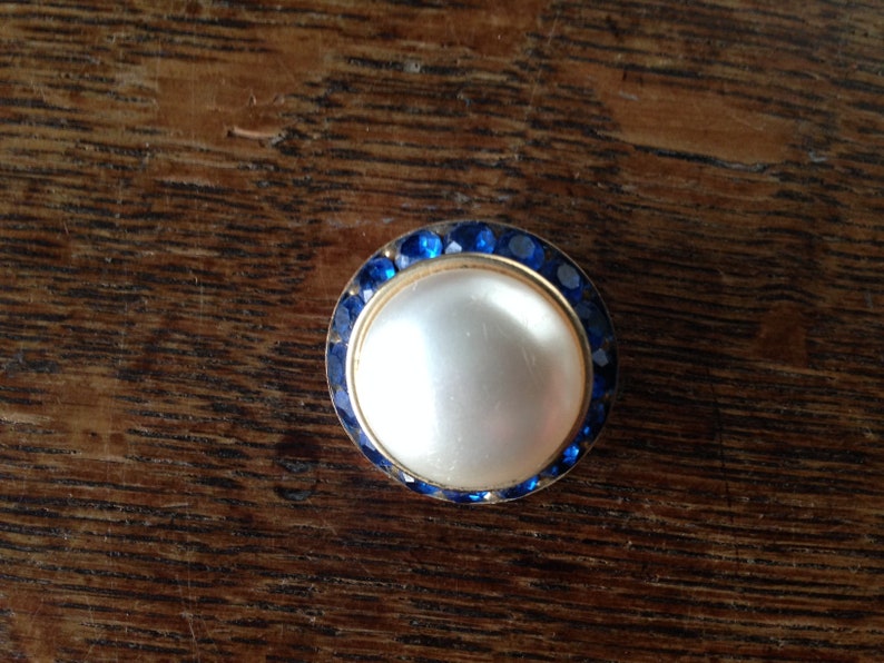 Vintage PIN BLUE RHINESTONES Circling Pearl Faux Art Deco 40/'s