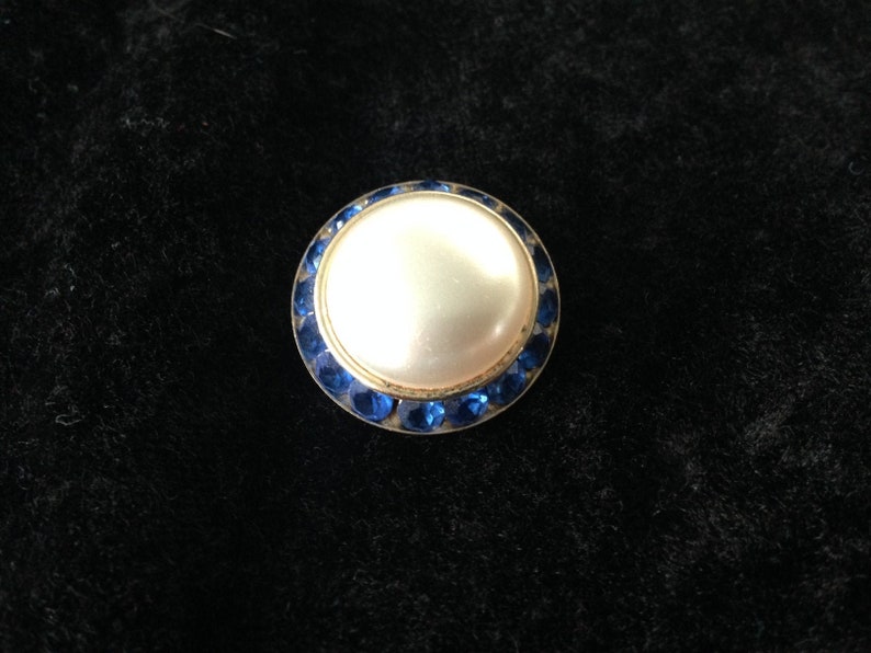 Vintage PIN BLUE RHINESTONES Circling Pearl Faux Art Deco 40/'s