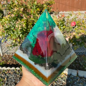Christmas Rose Themed Pyramid