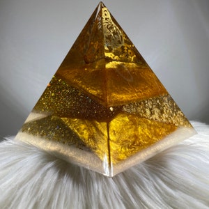 Gold Schmetterling Pyramide