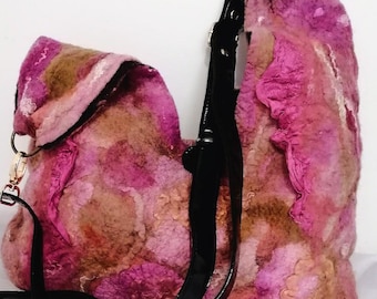 Bolso de fieltro de lana hecho a mano: Lana merino rosa, asa de cuero ajustable.