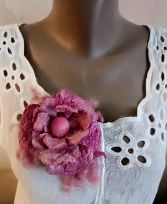 Handmade Felt Rose Brooch: Wet Felted Wool Flower - Etsy display picture 1