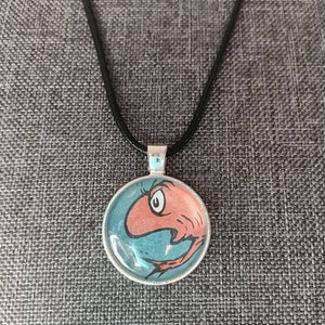 Vintage Dr. Seuss Fischvortrag Halskette 1960er Jahre Buchseite Cat in the Hat klassische Nostalgie