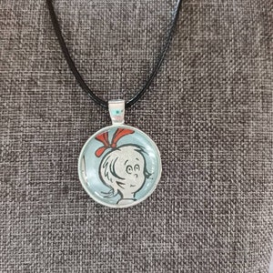 Vintage Dr. Seuss Sally Buchseite Halskette 1960s Cat in the Hat klassische Nostalgie