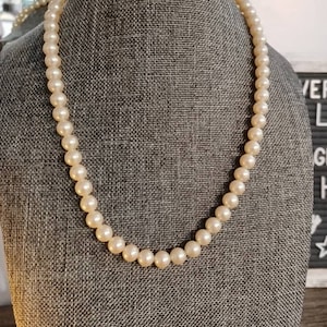 Vintage mid century pearl necklace classic retro Japan beaded