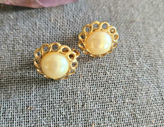 1980s retro enamel clip earrings gold and pearl v… - image 4