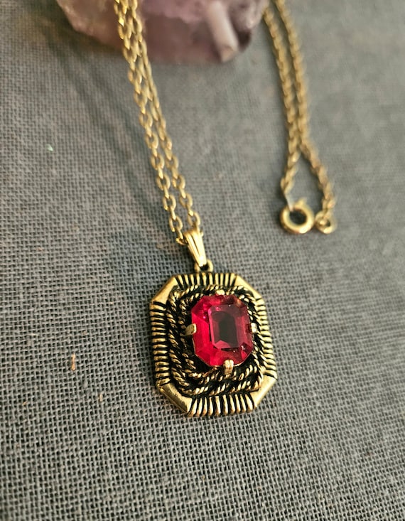 Retro Sarah Coventry gold chain w gorgeous red st… - image 1
