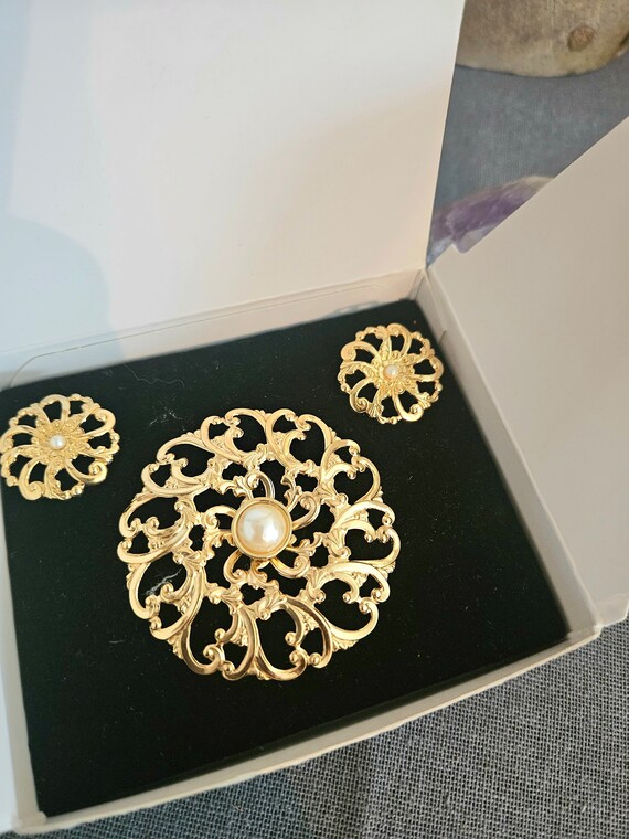 Vintage 80s Avon set gold tone brooch pin & post … - image 3