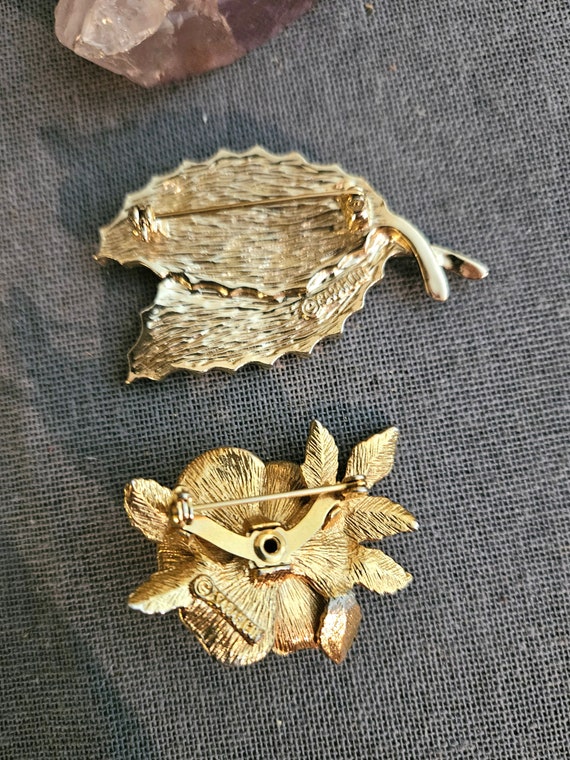 Vintage set of 2 gold tone Sarah Coventry brooch … - image 3