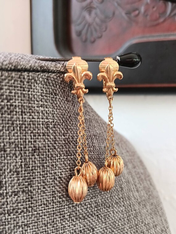 Fleur De lis clip-on dangle earrings gold tone mi… - image 2