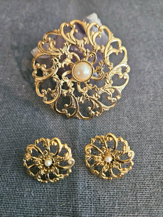 Vintage 80s Avon set gold tone brooch pin & post … - image 2