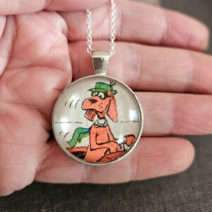 Vintage jaren 60 Go Dog, Go! cabochon ketting kinderboek pagina illustratie ooak kunst rode hond rijdende auto upcycled
