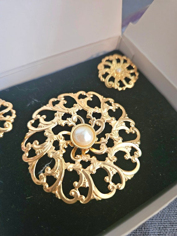 Vintage 80s Avon set gold tone brooch pin & post e