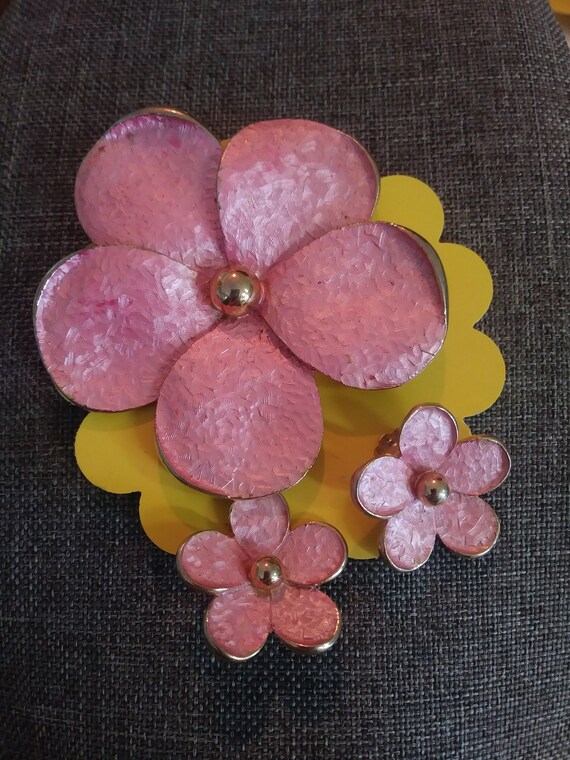 Gorgeous 1950s pink floral brooch and clip on earr