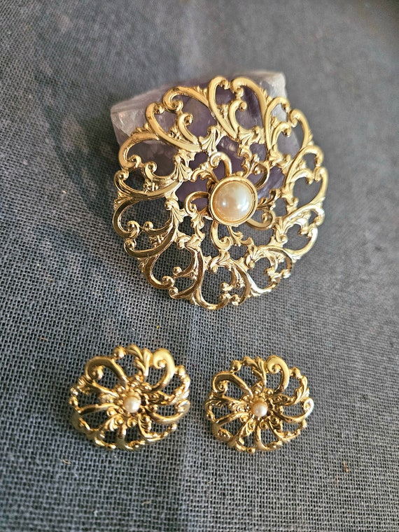 Vintage 80s Avon set gold tone brooch pin & post … - image 4