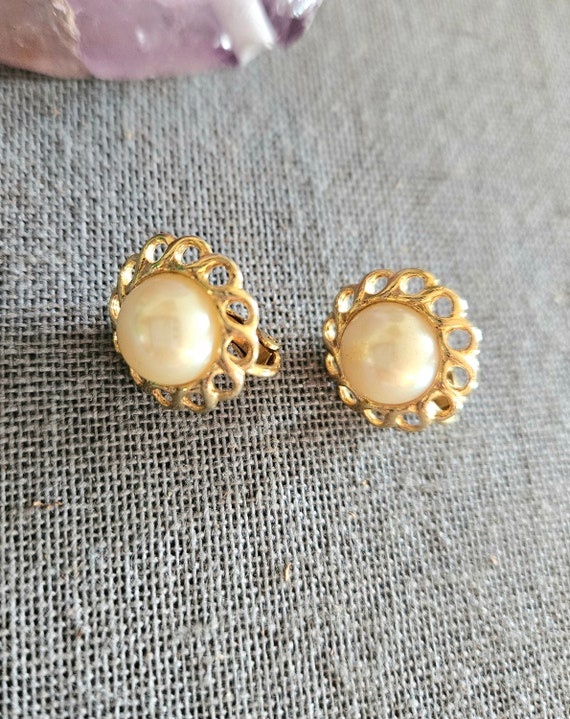 1980s retro enamel clip earrings gold and pearl v… - image 3