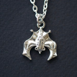 Collar de murciélago, joyería de halloween, regalo de halloween, collar personalizado, colgante gótico, encanto de plata, piedra de nacimiento, joyería gótica