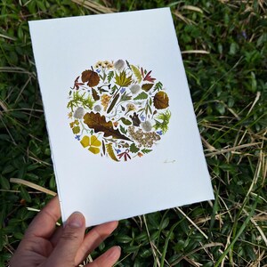 Een botanische kaart; Herbarium; Handgemaakt cadeau; Uniek botanisch ontwerp; Geperste bloemkunst; Botanische kunst; Inwijdingsfeestkaart; Cadeau natuurliefhebber