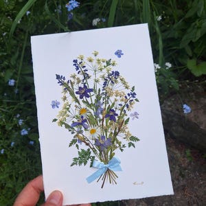 Eine Geburtstagskarte mit authentischen gepressten Blumen, Druckblumen Kunstwerk, einzigartigem botanischem Design, persönliches Geschenk, handgefertigte Karte, Hochzeitskarte