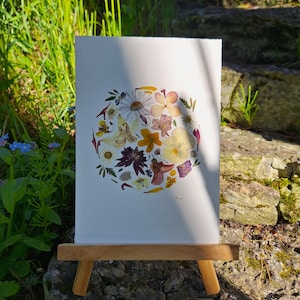 Une carte avec des fleurs pressées authentiques| Cadeau fait main | Carte Fleur| Carte d'anniversaire | Cadeau respectueux de l'environnement| Conception botanique unique | Carte herbier