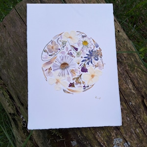 Une carte botanique avec des fleurs pressées ; Art fleurs pressées ; Carte faite main ; Motif floral unique ; Cadeau botanique ; Cadeau pour amoureux de la nature ; Mosaïque
